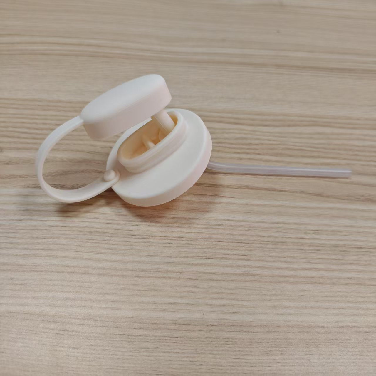 2026 Upgraded Reusable Soda Can Lids with Straw – Leak-Resistant, Fizz-Saving Can Covers